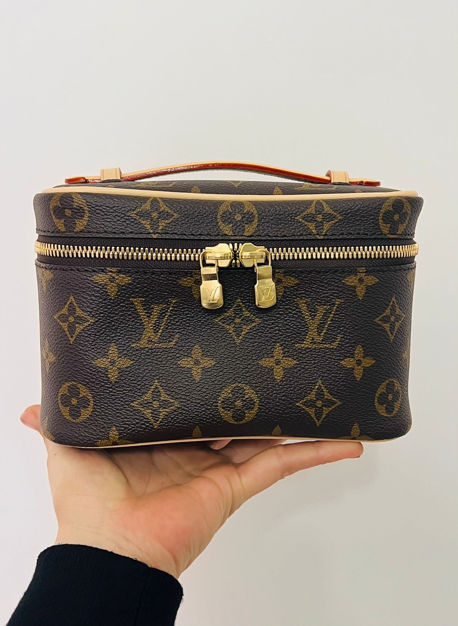 LV nice vanity mini