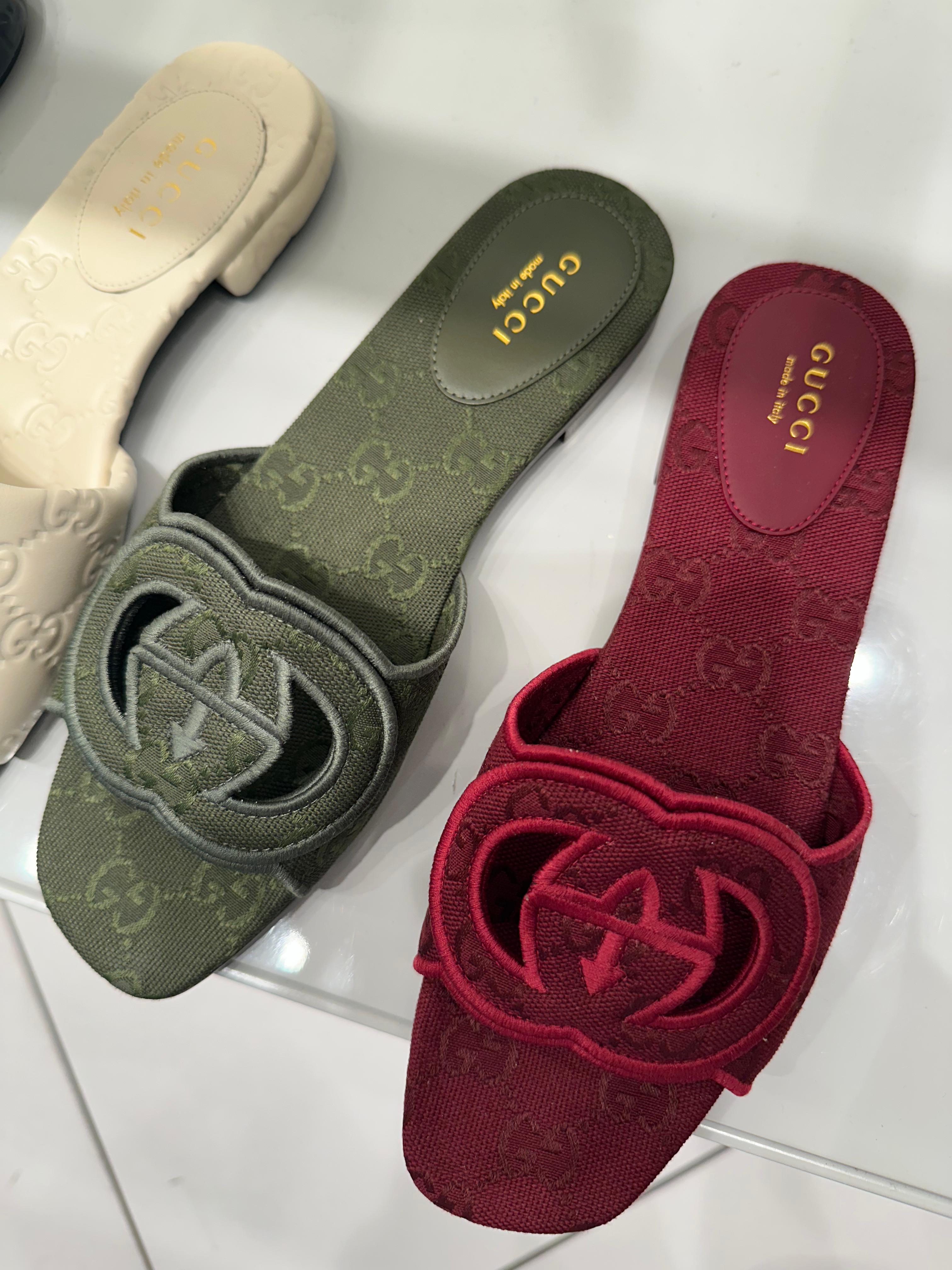 Gucci gg slides burgundy 37