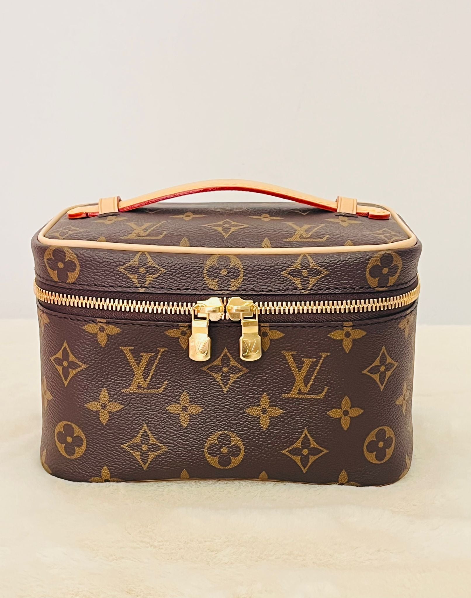 LV nice vanity mini