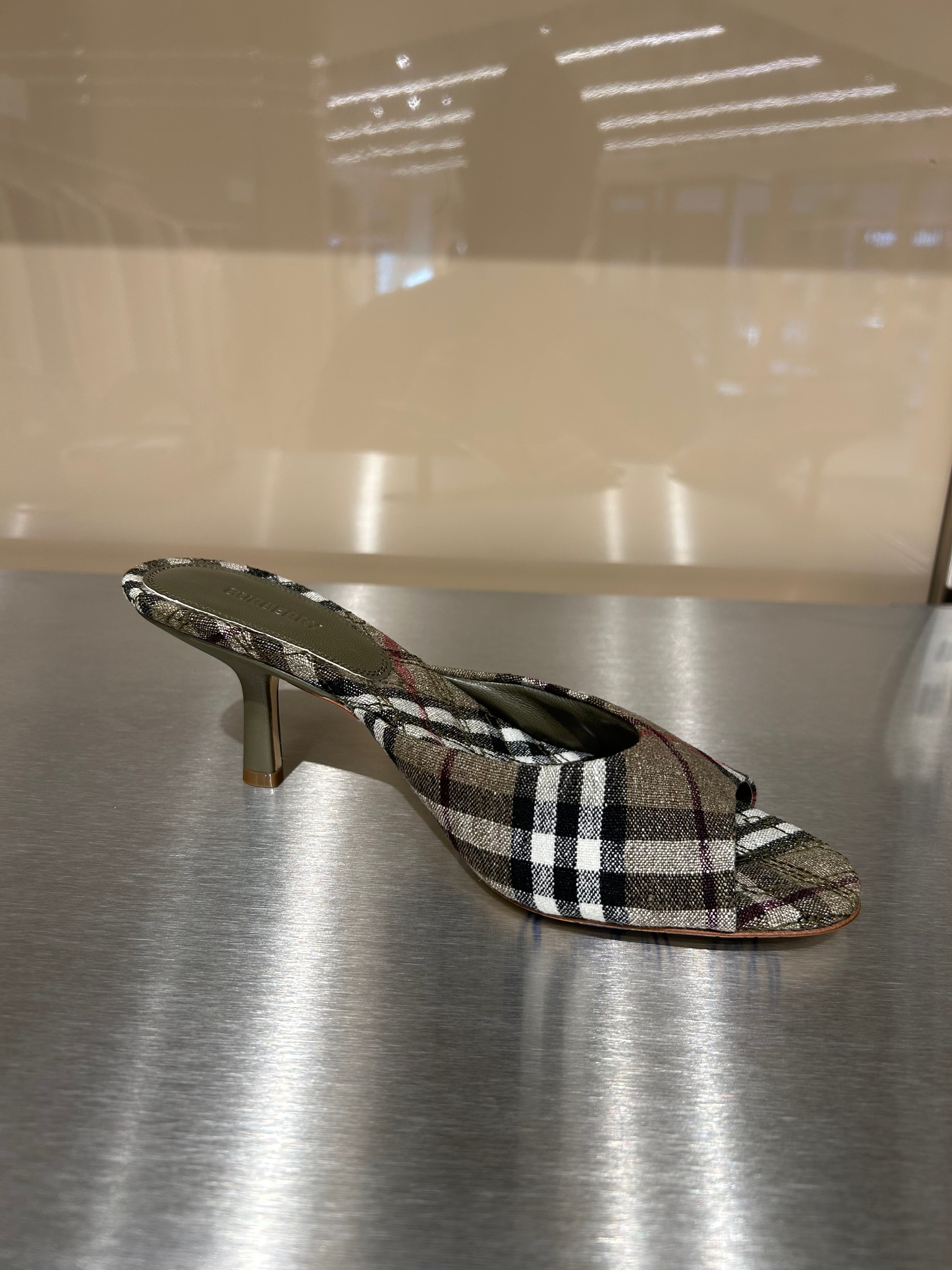 Burberry mules 39