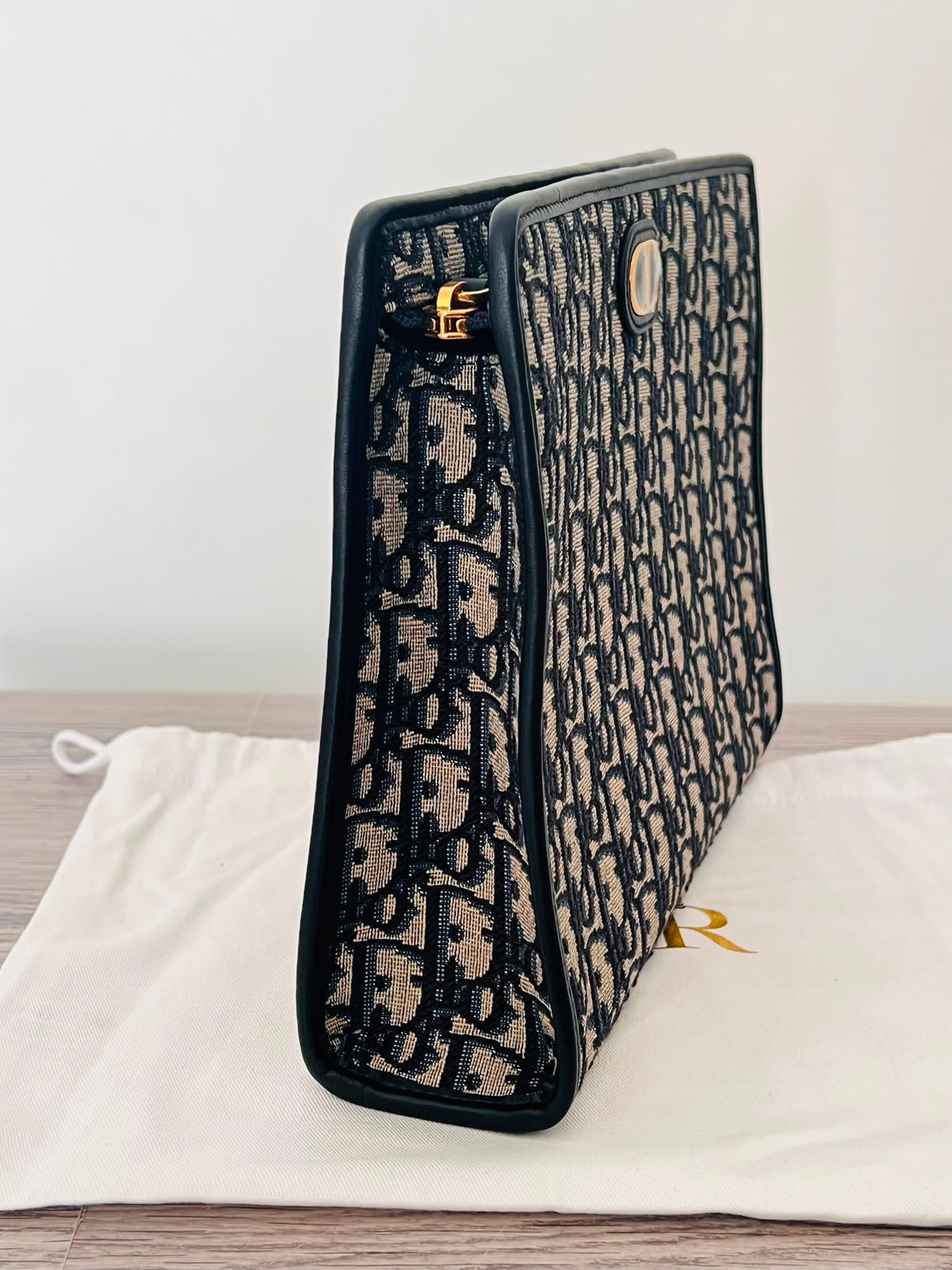 Cd oblique clutch