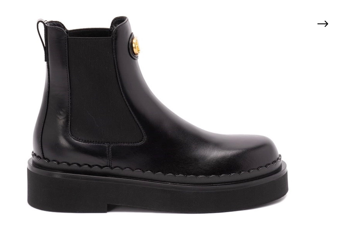 VALENTINO GARAVANI
`VLogo Signature` Beatles Boots 37