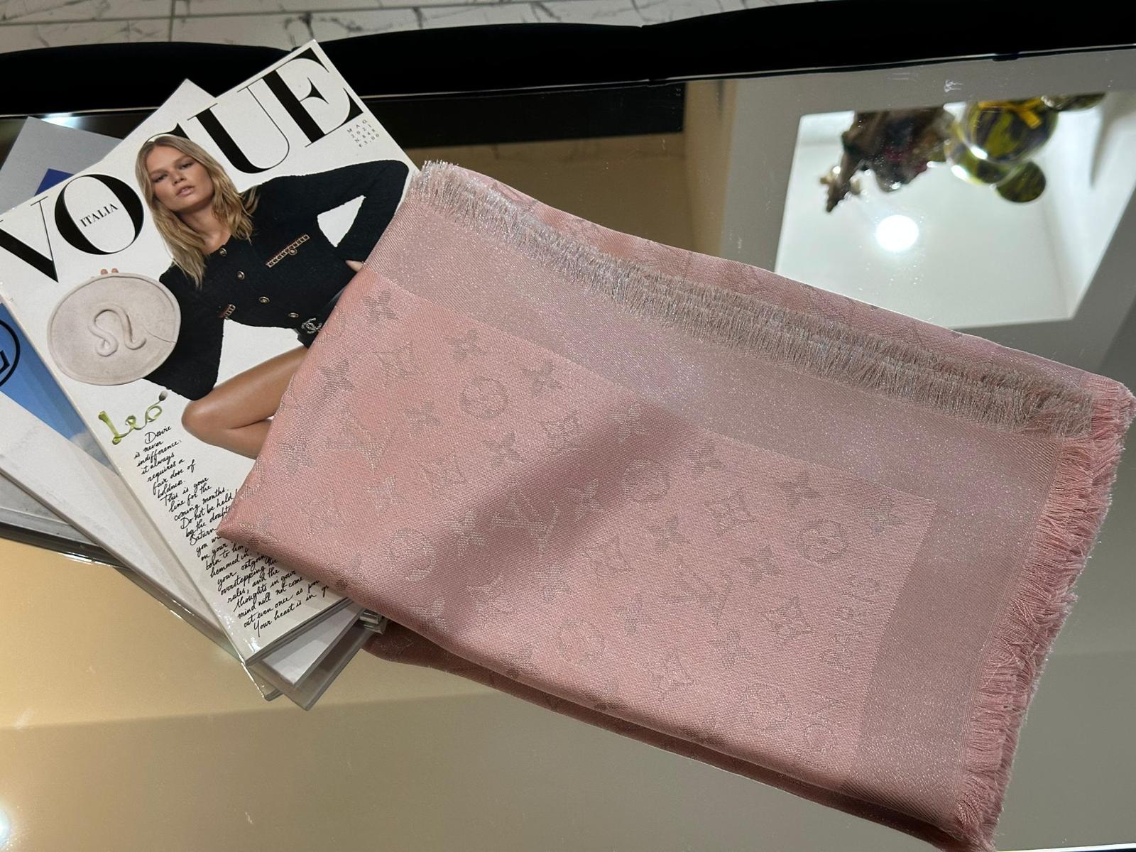 LV shine scarf pink
