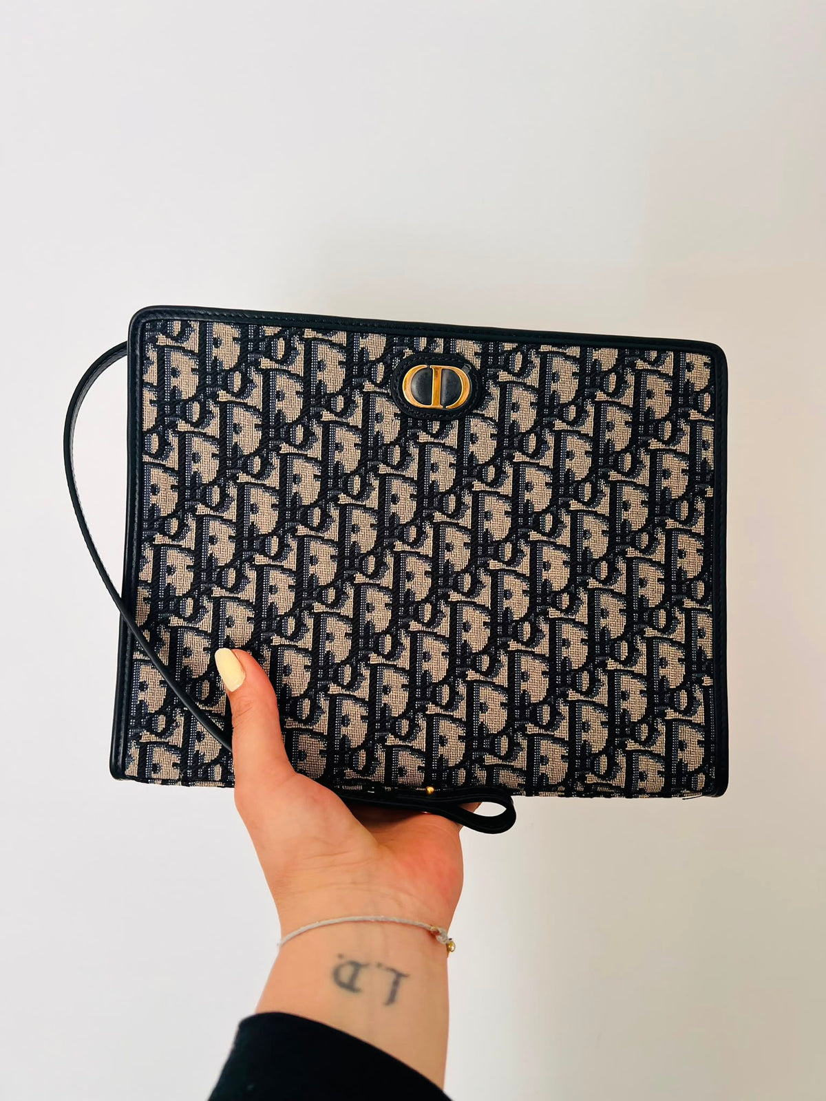Cd oblique clutch