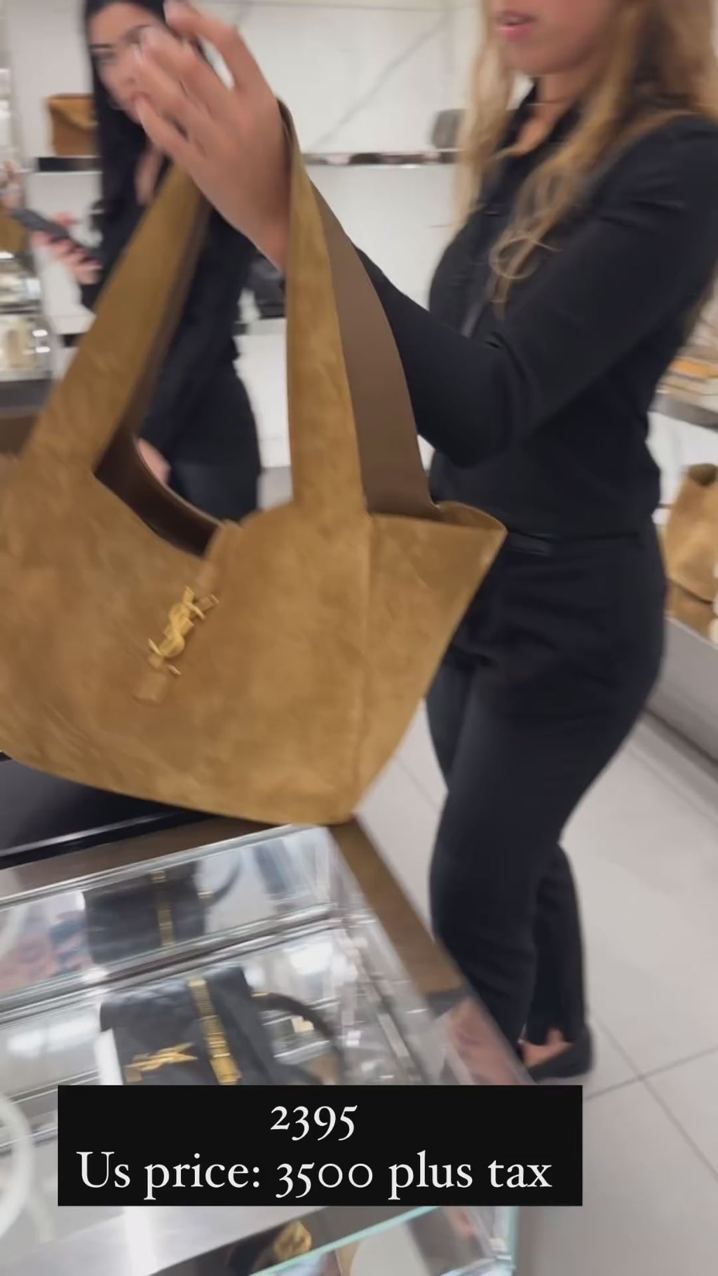 Ysl LE 5 À 7 BEA IN SUEDE
GOLDEN LEAF