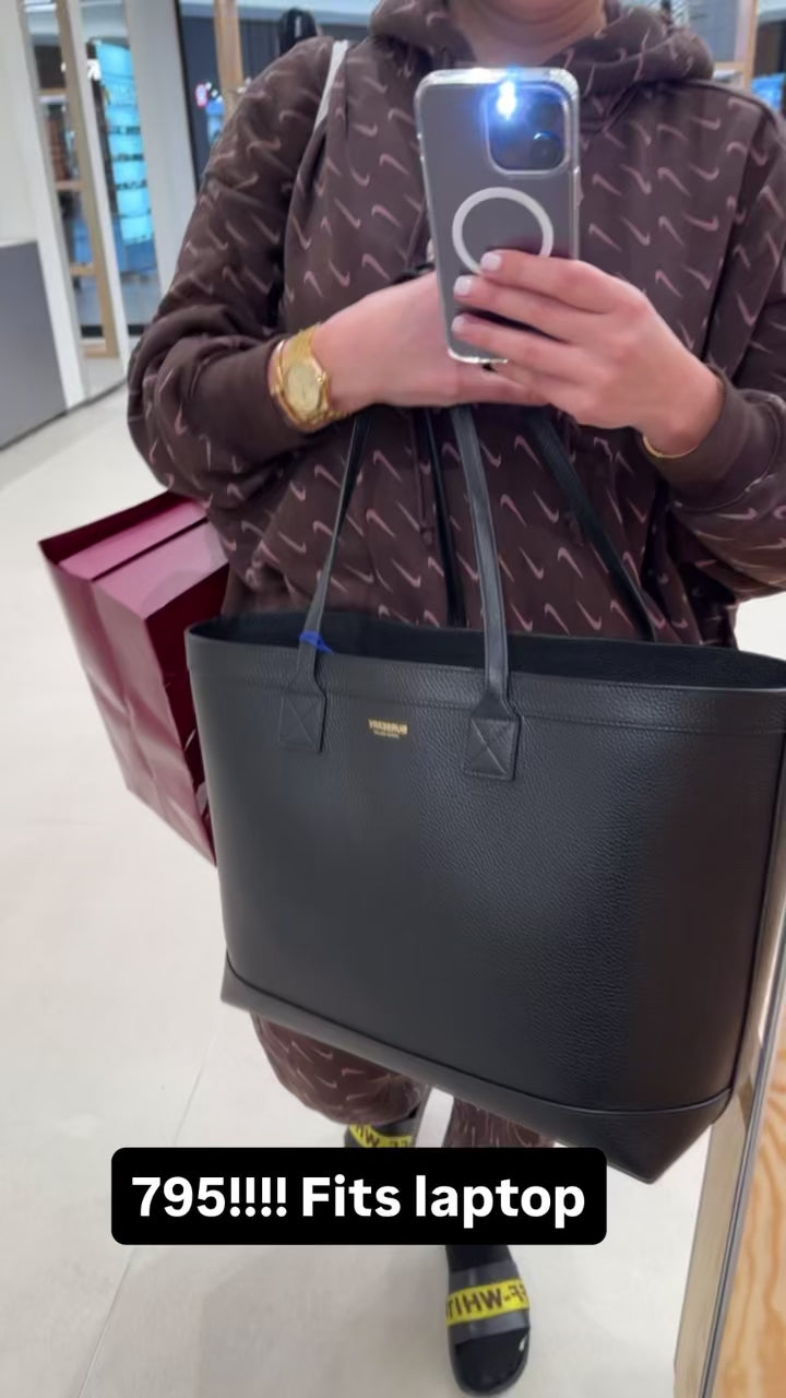 Burberry tote black or red